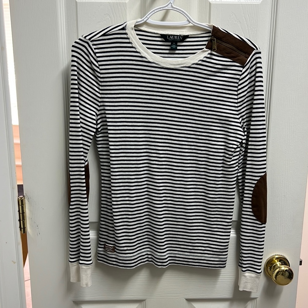 Size medium Ralph Lauren sweater.